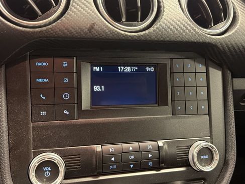 Used 2019 Ford Mustang Coupe RWD image 19