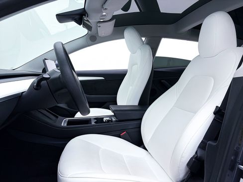 Used 2023 Tesla Model 3 Standard Range image 17