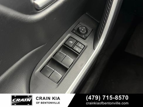 Used 2025 Toyota RAV4 XLE AWD/4WD image 11