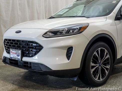 Used 2022 Ford Escape SE w/ SE Sport Appearance Package AWD/4WD image 3