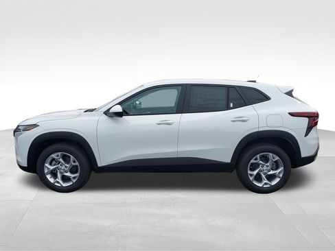 New 2026 Chevrolet Trax LS w/ LS Convenience Package FWD image 2