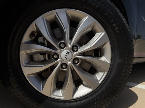 Used 2021 Kia Sedona LX FWD image 9