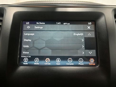 Used 2019 Jeep Cherokee Latitude Plus w/ Comfort/Convenience Group AWD/4WD image 18