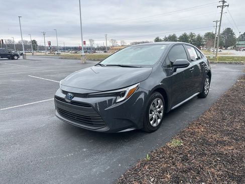Certified 2025 Toyota Corolla LE image 4