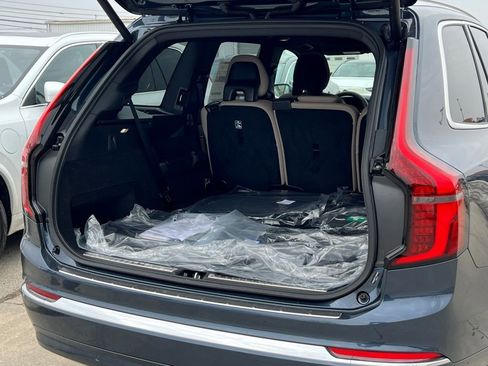 New 2026 Volvo XC90 B6 Plus w/ Protection Package Premier image 13
