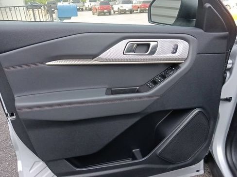 New 2026 Ford Explorer Active RWD image 11