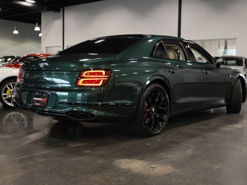 Used 2023 Bentley Flying Spur Plug-In Hybrid AWD/4WD image 7
