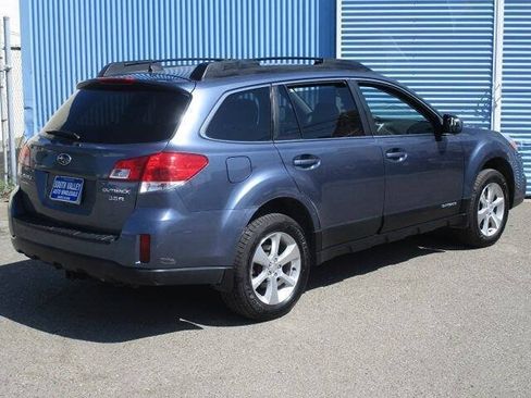 Used 2013 Subaru Outback 3.6R Limited w/ Moonroof Pkg AWD/4WD image 3