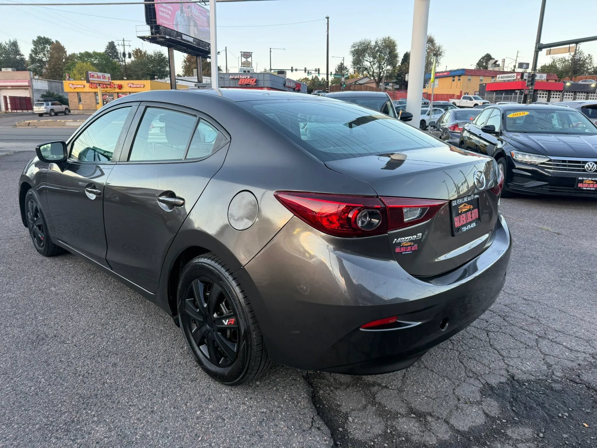 Used 2016 MAZDA MAZDA3 i Sport FWD image 3