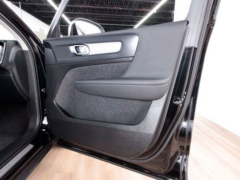 Certified 2025 Volvo XC40 B5 Core image 22