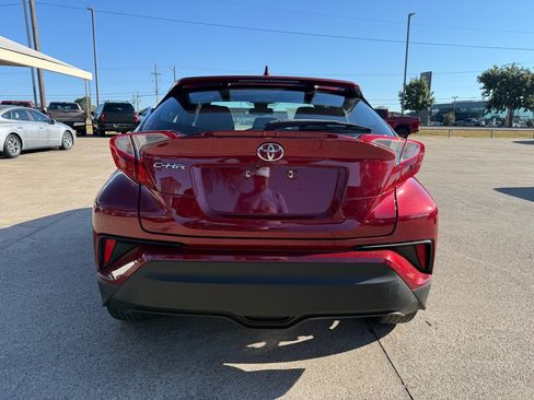 Used 2018 Toyota C-HR XLE FWD image 6