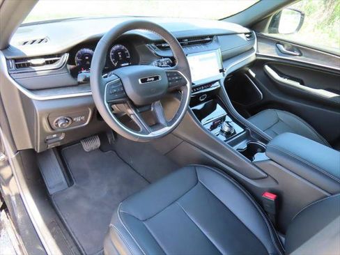 Certified 2026 Jeep Grand Cherokee Limited AWD/4WD image 14