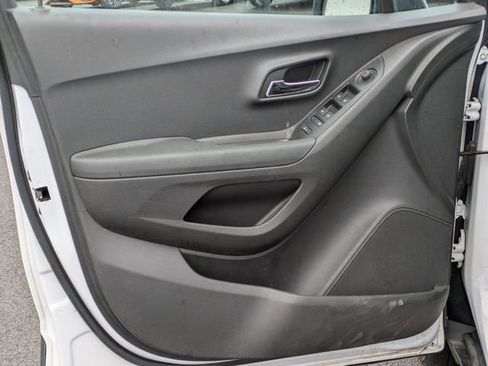 Used 2020 Chevrolet Trax LT w/ Redline Edition image 6