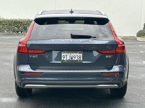 Certified 2025 Volvo V60 B5 Cross Country Ultra w/ Protection Package Premier image 5