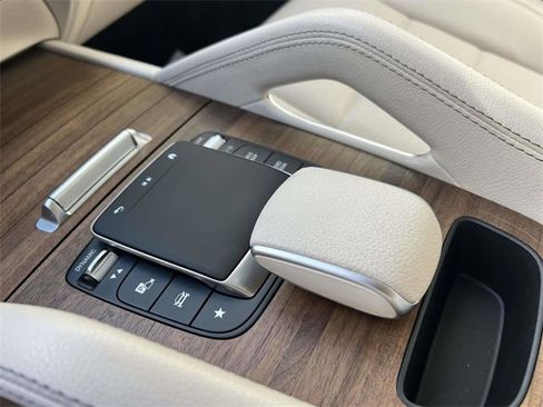 Certified 2024 Mercedes-Benz GLE 450e 4MATIC image 27