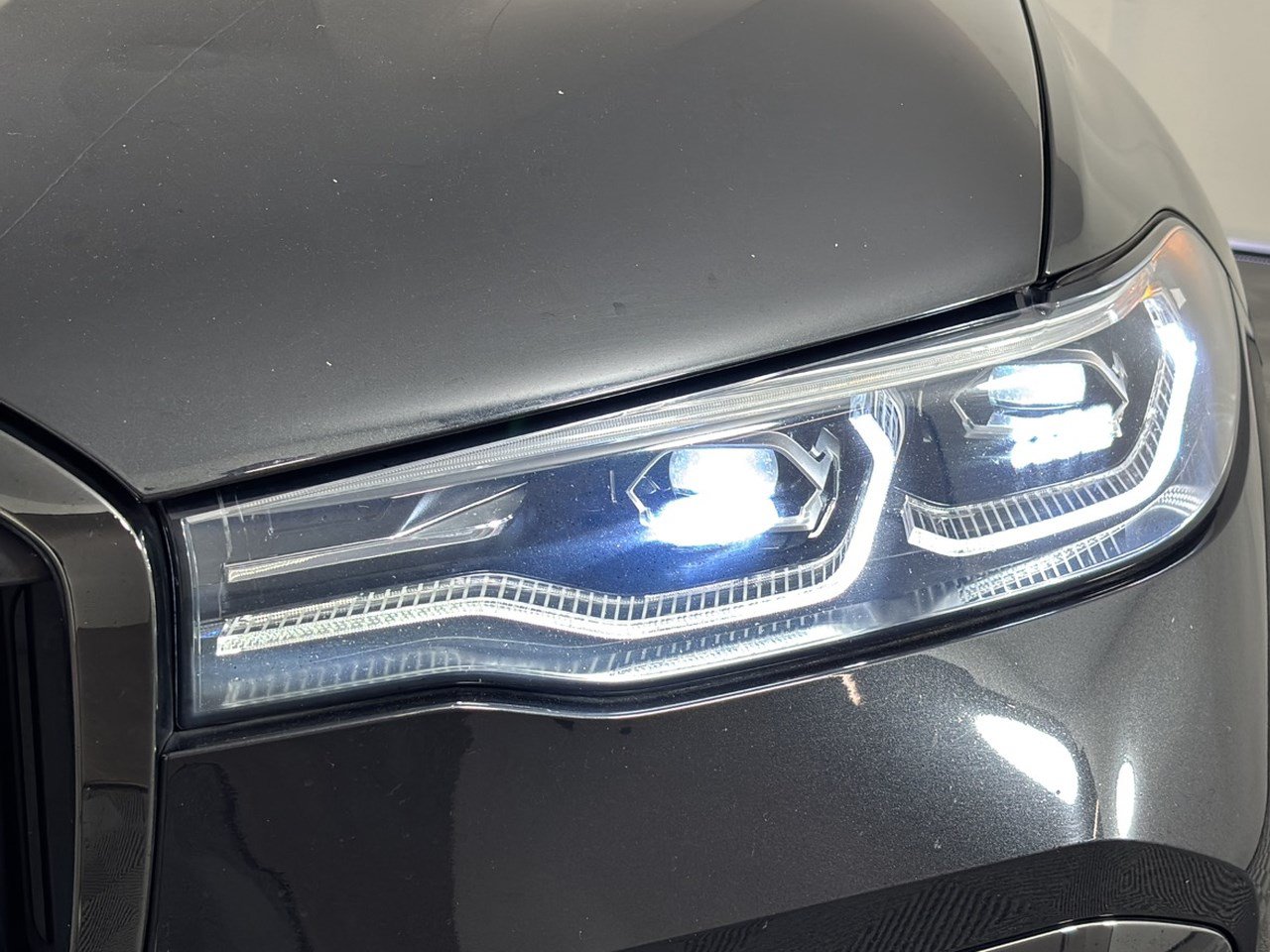 Used 2021 BMW X7 xDrive40i w/ M Sport Package AWD/4WD image 12