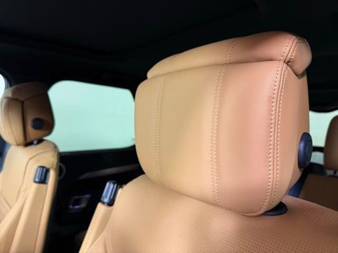 Certified 2025 Land Rover Discovery Dynamic SE image 7