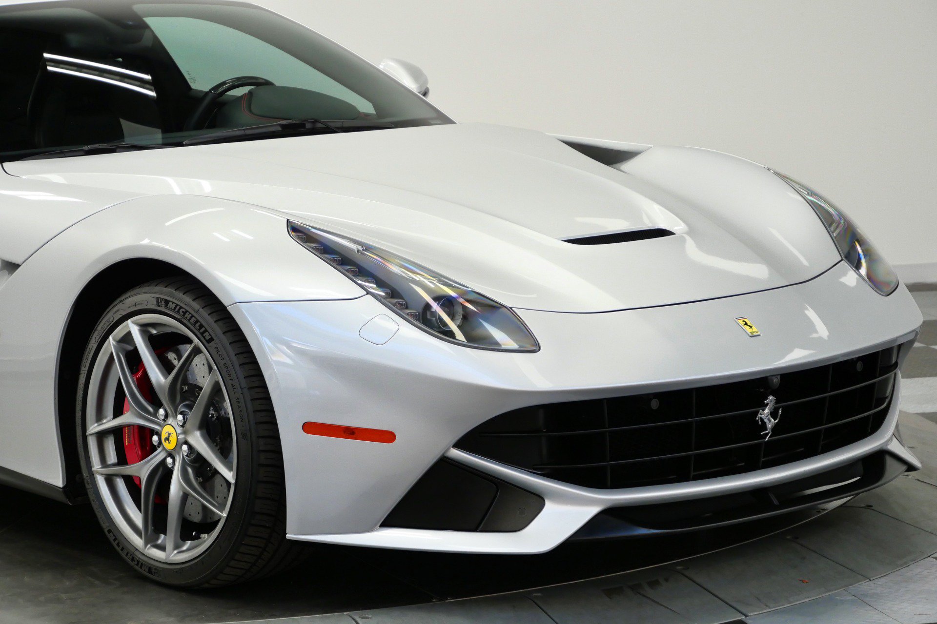 Used 2015 Ferrari F12 Berlinetta RWD image 46