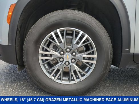 Used 2025 Chevrolet Traverse LT AWD/4WD image 25