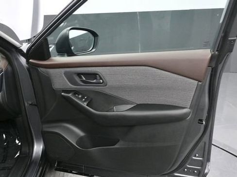 Used 2023 Nissan Rogue S AWD/4WD image 15
