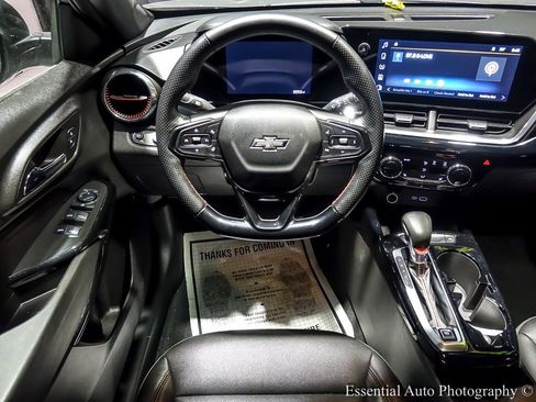 Certified 2025 Chevrolet Trax RS w/ Sunroof Package image 18