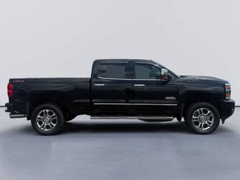 Used 2019 Chevrolet Silverado 2500 High Country w/ Duramax Plus Package AWD/4WD image 2