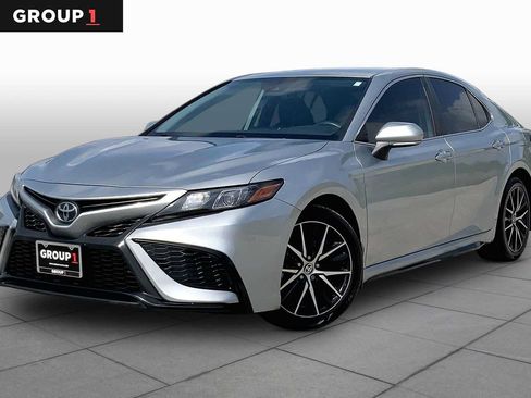 Used 2023 Toyota Camry SE FWD image 1