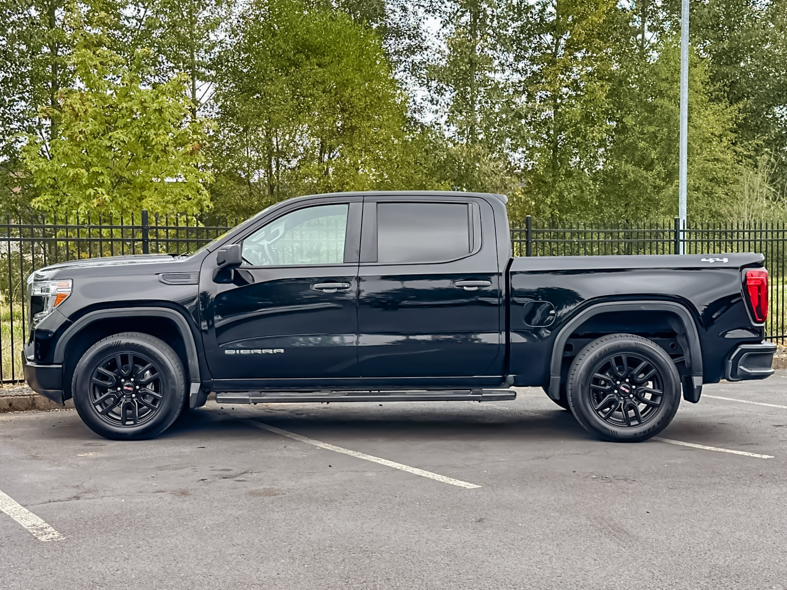 Used 2021 GMC Sierra 1500 4x4 Crew Cab w/ Sierra Value Package image 6