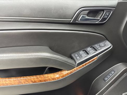 Used 2018 Chevrolet Tahoe Premier AWD/4WD image 35