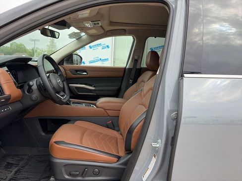 Used 2025 Nissan Pathfinder Platinum w/ Cargo Package image 7