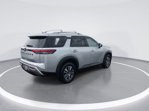 Used 2023 Nissan Pathfinder SL w/ Black Appearance Package image 8