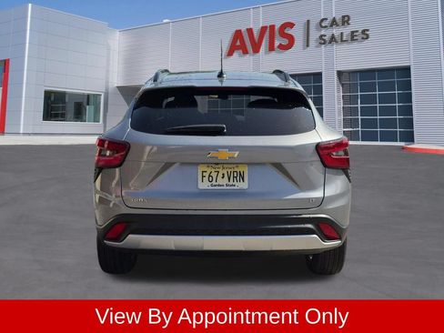 Used 2025 Chevrolet Trax LT w/ LT Convenience Package FWD image 7