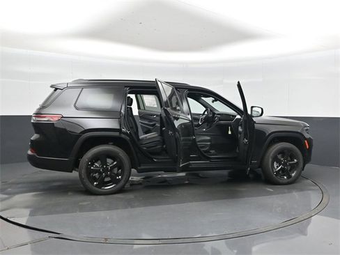 New 2025 Jeep Grand Cherokee L Altitude image 43