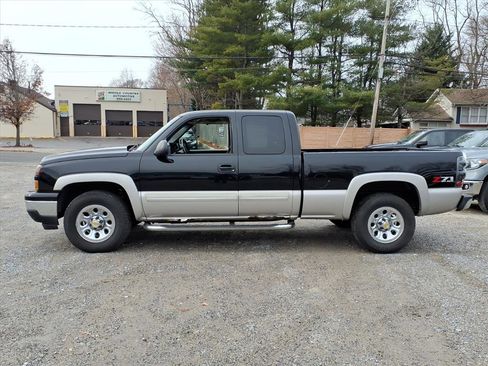 Used 2006 Chevrolet Silverado 1500 LT w/ Light Duty Power Package image 8