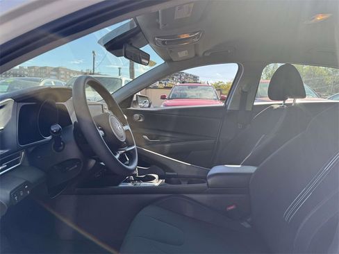 Used 2022 Hyundai Elantra Blue image 17