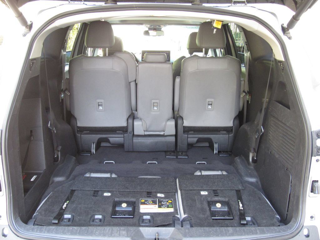 Certified 2025 Toyota Sienna XLE FWD image 24