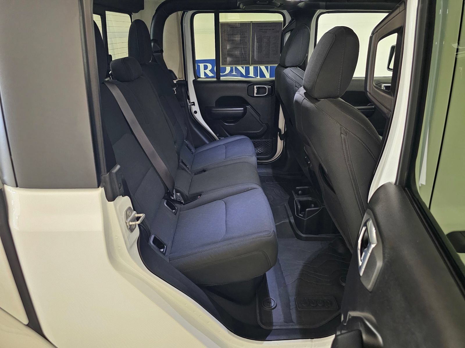 Used 2021 Jeep Gladiator Overland AWD/4WD image 25