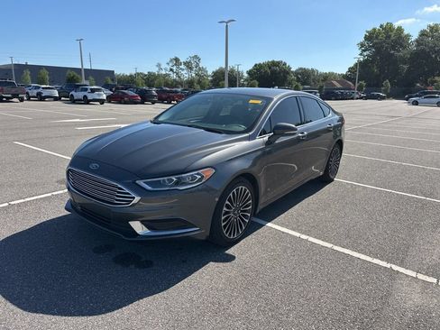 Used 2018 Ford Fusion SE w/ Fusion SE Technology Package FWD image 13