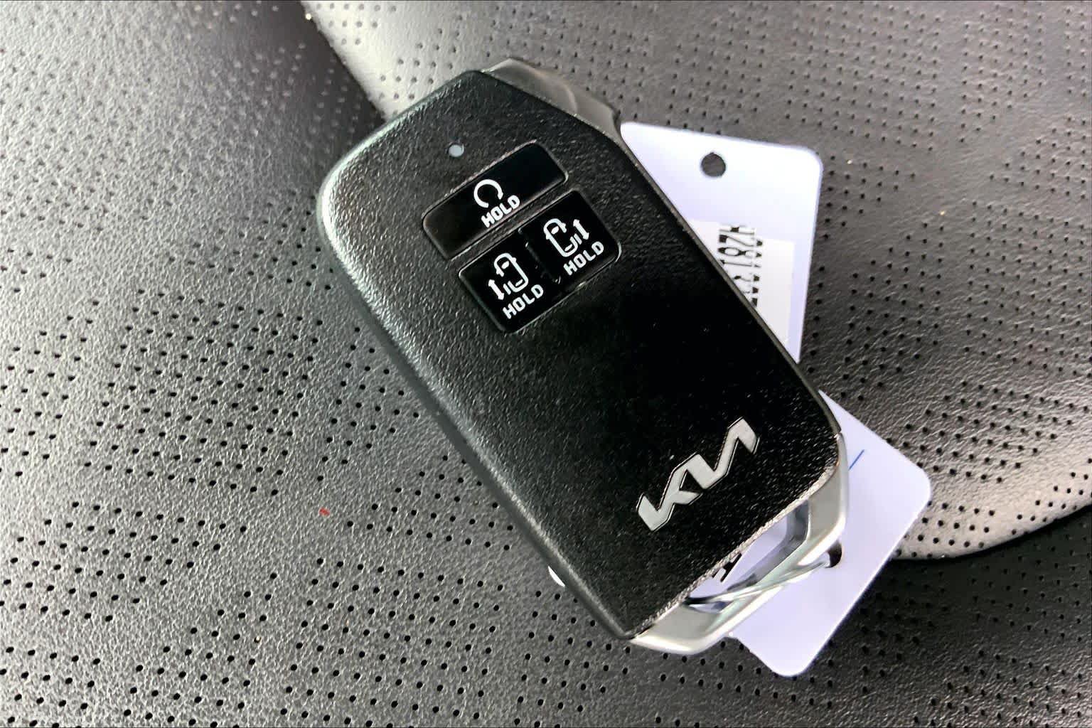 Used 2023 Kia Carnival LX FWD image 19