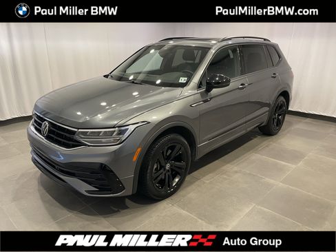 Used 2023 Volkswagen Tiguan SE R-Line AWD/4WD image 1