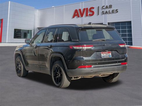 Used 2024 Jeep Grand Cherokee Altitude image 9