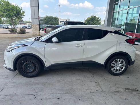 Used 2020 Toyota C-HR LE FWD image 25