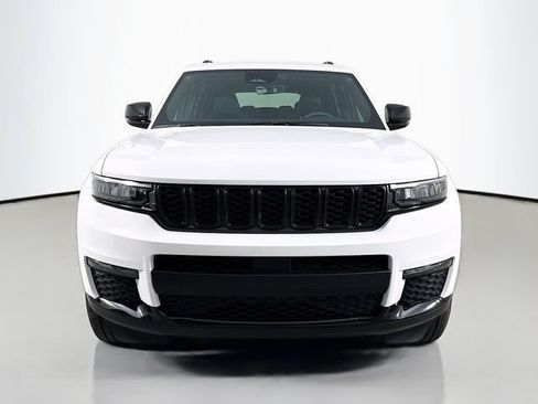 Used 2025 Jeep Grand Cherokee L Limited w/ Black Appearance Package AWD/4WD image 2