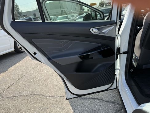 Used 2023 Volkswagen ID.4 Pro S image 19