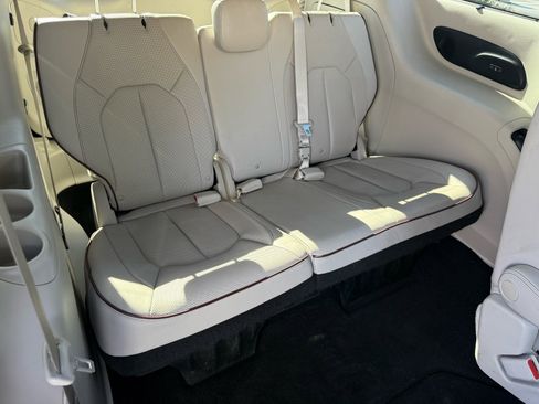 Used 2017 Chrysler Pacifica Limited w/ Advanced Safetytec Group image 31