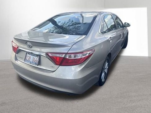 Used 2016 Toyota Camry SE w/ Moonroof Package FWD image 6