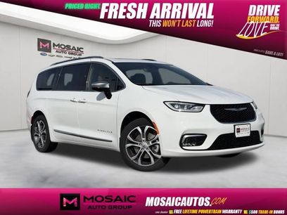 Used 2025 Chrysler Pacifica Pinnacle w/ Trailer Tow Group