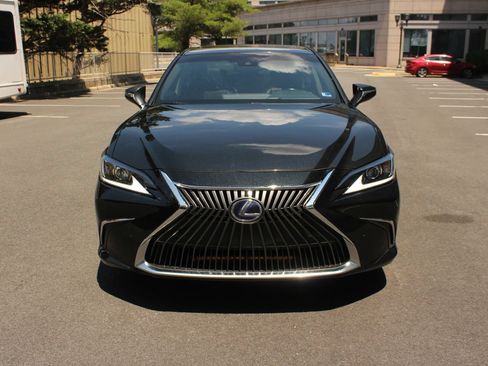 Used 2019 Lexus ES 300h w/ Premium Package FWD image 3