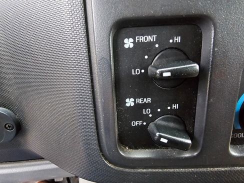 Used 2010 Ford E-350 and Econoline 350 Super Duty image 32