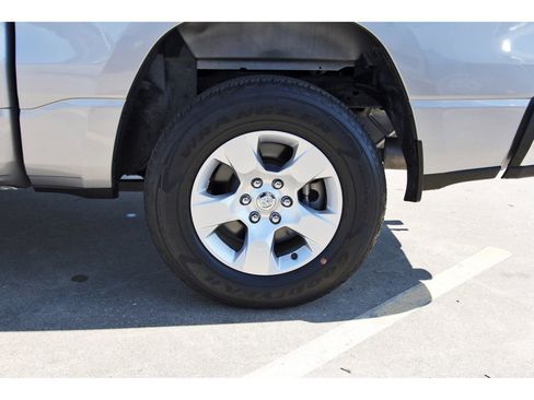 Used 2024 RAM 1500 Big Horn RWD image 31